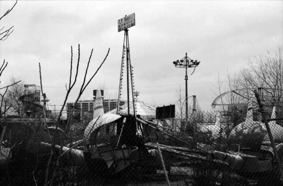 iew of abandoned rides w/Kiddie Copters